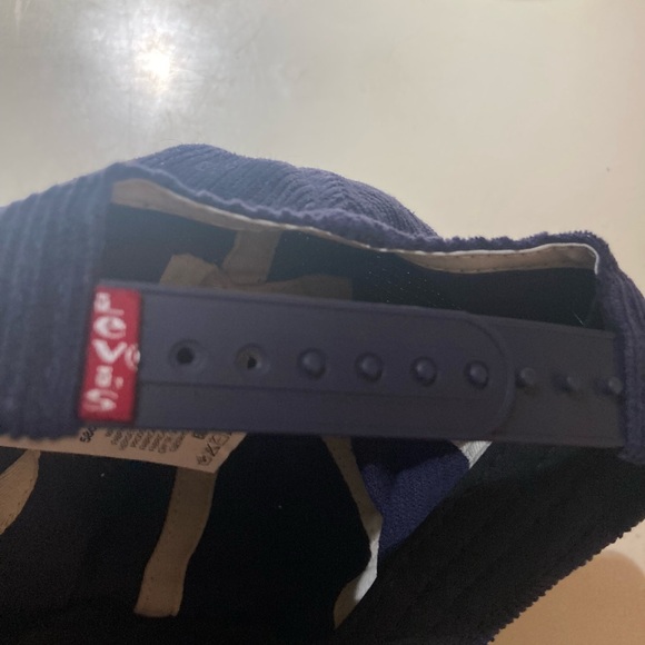 LEVI’s corduroy, snapback hat. - Picture 5 of 5